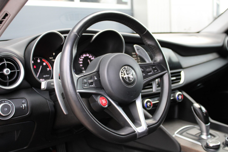 Alfa Romeo Giulia 2.0T Super | Camera | Quadrifoglio Velgen | Trekhaak | Carplay