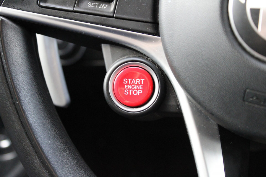 Alfa Romeo Giulia 2.0T Super | Camera | Quadrifoglio Velgen | Trekhaak | Carplay