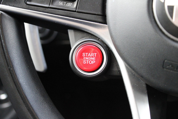 Alfa Romeo Giulia 2.0T Super | Camera | Quadrifoglio Velgen | Trekhaak | Carplay