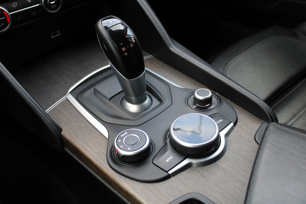 Alfa Romeo Giulia 2.0T Super | Camera | Quadrifoglio Velgen | Trekhaak | Carplay