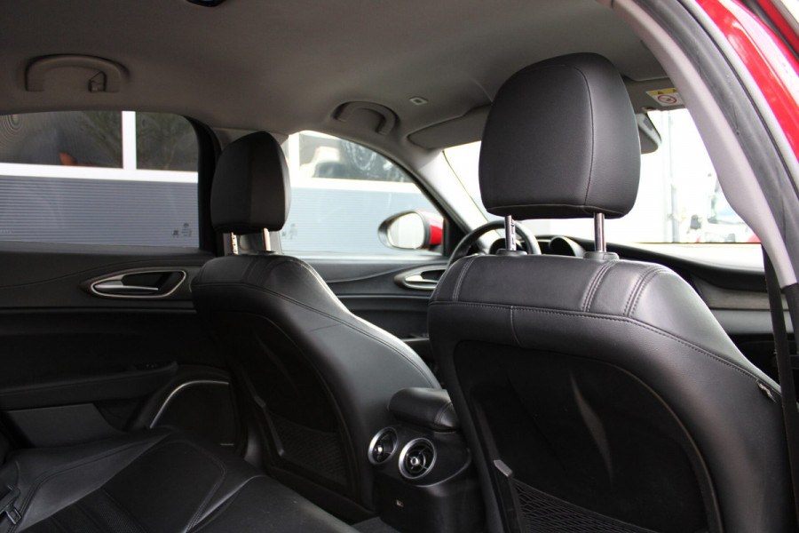 Alfa Romeo Giulia 2.0T Super | Camera | Quadrifoglio Velgen | Trekhaak | Carplay