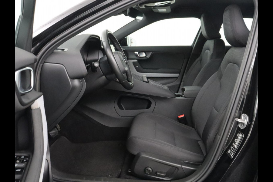 Polestar 2 Standard Range Single Motor 69 kWh | SOH 91,7% | Trekhaak | Stoelverwarming | Apple Carplay | LED | Keyless Entry | Camera |