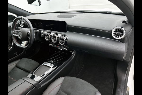 Mercedes-Benz A-Klasse 250 e Business Line | AMG-Line In en Exterieur | Achteruitrijcamera | Sfeerverlichting | Panorama schuifkantel dak | Multispaaks velgen | Incl