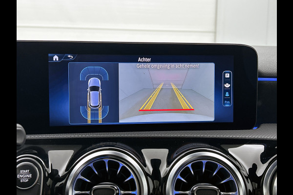 Mercedes-Benz A-Klasse 250 e Business Line | AMG-Line In en Exterieur | Achteruitrijcamera | Sfeerverlichting | Panorama schuifkantel dak | Multispaaks velgen | Incl
