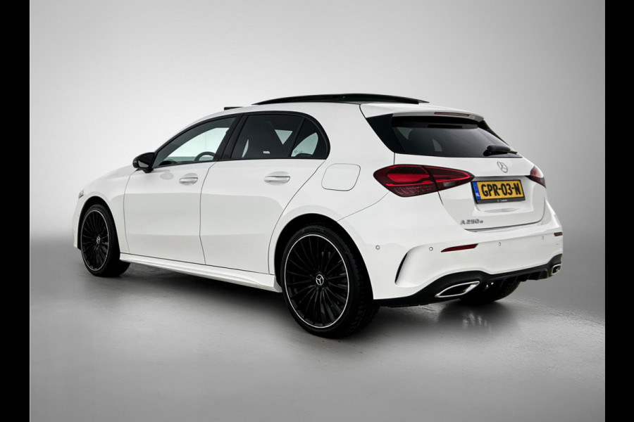Mercedes-Benz A-Klasse 250 e Business Line | AMG-Line In en Exterieur | Achteruitrijcamera | Sfeerverlichting | Panorama schuifkantel dak | Multispaaks velgen | Incl
