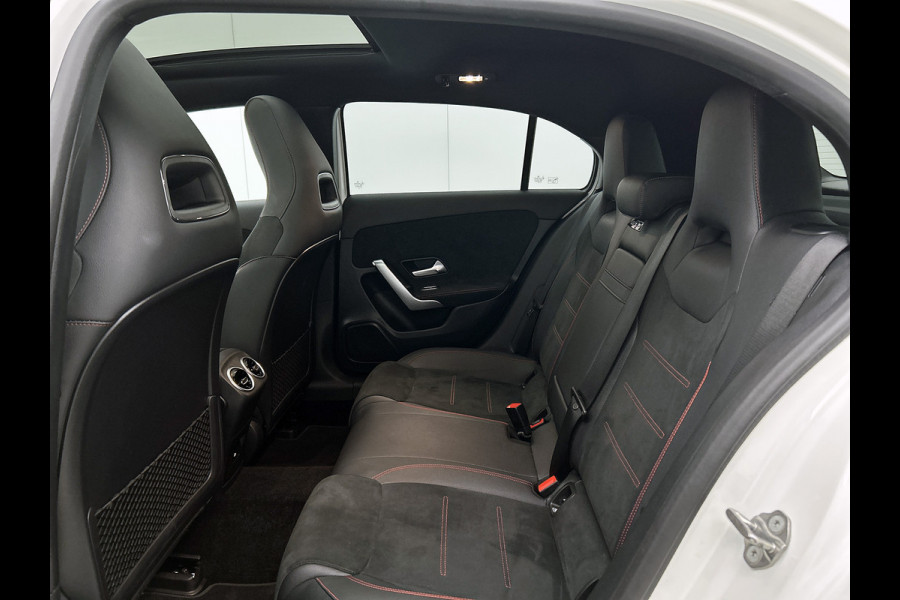 Mercedes-Benz A-Klasse 250 e Business Line | AMG-Line In en Exterieur | Achteruitrijcamera | Sfeerverlichting | Panorama schuifkantel dak | Multispaaks velgen | Incl