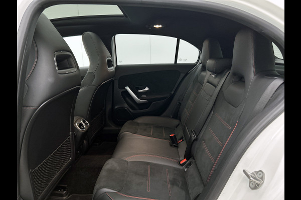 Mercedes-Benz A-Klasse 250 e Business Line | AMG-Line In en Exterieur | Achteruitrijcamera | Sfeerverlichting | Panorama schuifkantel dak | Multispaaks velgen | Incl