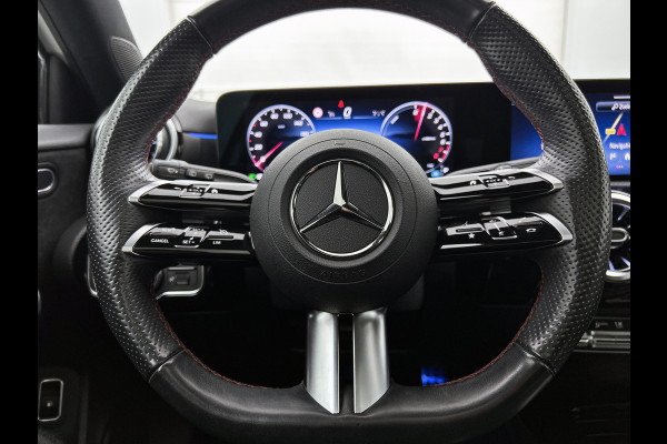 Mercedes-Benz A-Klasse 250 e Business Line | AMG-Line In en Exterieur | Achteruitrijcamera | Sfeerverlichting | Panorama schuifkantel dak | Multispaaks velgen | Incl