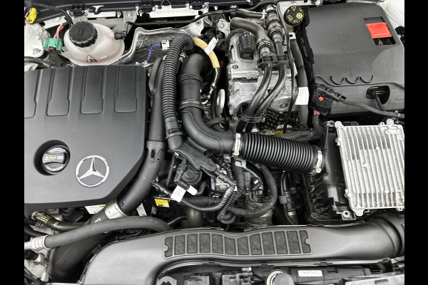 Mercedes-Benz A-Klasse 250 e Business Line | AMG-Line In en Exterieur | Achteruitrijcamera | Sfeerverlichting | Panorama schuifkantel dak | Multispaaks velgen | Incl