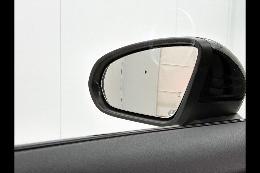 Mercedes-Benz A-Klasse 250 e Business Line | AMG-Line In en Exterieur | Achteruitrijcamera | Sfeerverlichting | Panorama schuifkantel dak | Multispaaks velgen | Incl