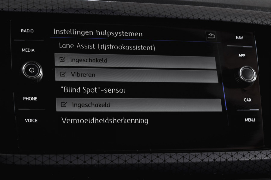 Volkswagen T-Cross 1.0 TSI 116 PK Style | Trekhaak | Dig. Cockpit | Adapt. Cruise | Stoelverw. | PDC | NAV | ECC | LM 17" |