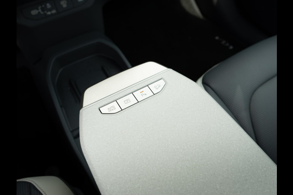 Kia EV3 GT-Line 81.4 kWh | Schuif-/kanteldak | Harman/kardon | Navigatie | Stoel en stuur verwarming |