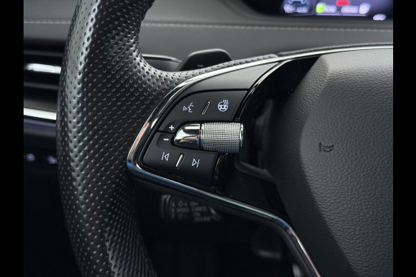 Škoda ENYAQ iV 180PK Sportline SOH 90% Sportstoelen Adap.Cruise Stuurverwarming Lmv 21" Blind Spot Assist Camera Apple Carplay Android Auto Privacy Glas Pdc Isofix Lane Assist P-Assist Dodehoekdetectie IV60 1e Eigenaar Dealeronderhouden Origineel Nederlandse Auto