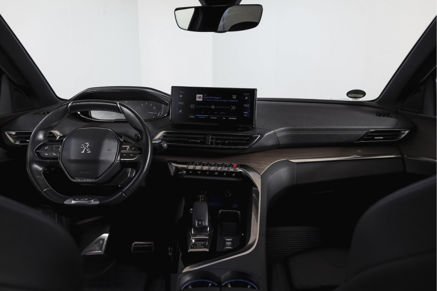Peugeot 3008 1.6 PureTech 180 PK GT - Automaat | Afn. Trekhaak | Dig. Cockpit | Adapt. Cruise | Leder-+stoelverw. | Elek. stoelen | Camera | NAV | ECC | Elek. Klep | LM 18" |