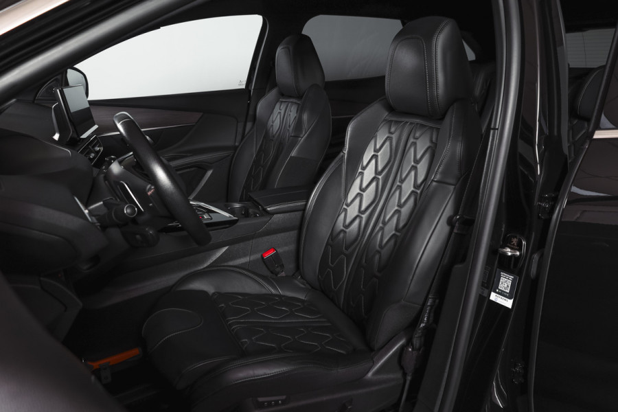 Peugeot 3008 1.6 PureTech 180 PK GT - Automaat | Afn. Trekhaak | Dig. Cockpit | Adapt. Cruise | Leder-+stoelverw. | Elek. stoelen | Camera | NAV | ECC | Elek. Klep | LM 18" |