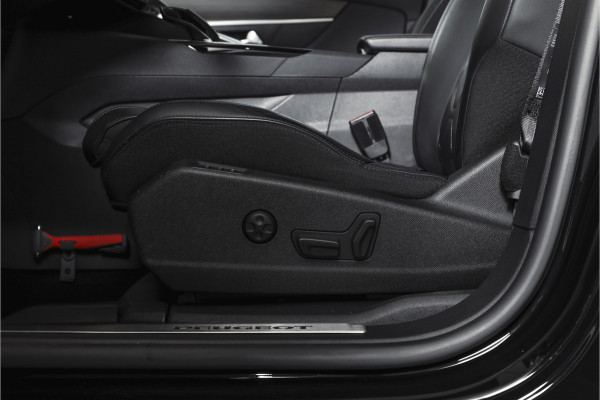 Peugeot 3008 1.6 PureTech 180 PK GT - Automaat | Afn. Trekhaak | Dig. Cockpit | Adapt. Cruise | Leder-+stoelverw. | Elek. stoelen | Camera | NAV | ECC | Elek. Klep | LM 18" |