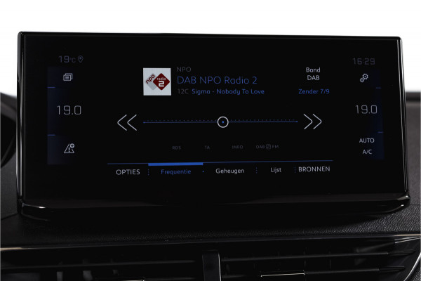 Peugeot 3008 1.6 PureTech 180 PK GT - Automaat | Afn. Trekhaak | Dig. Cockpit | Adapt. Cruise | Leder-+stoelverw. | Elek. stoelen | Camera | NAV | ECC | Elek. Klep | LM 18" |