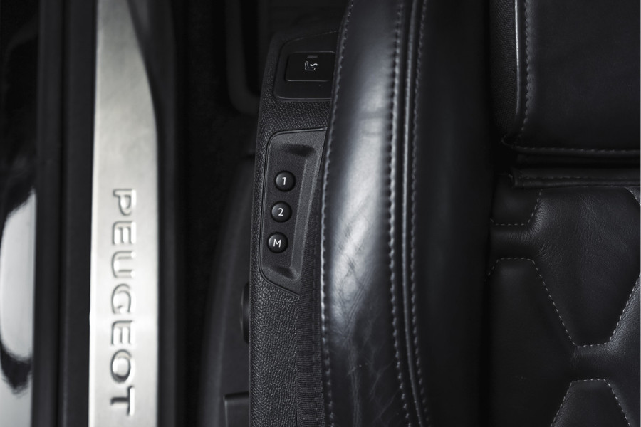 Peugeot 3008 1.6 PureTech 180 PK GT - Automaat | Afn. Trekhaak | Dig. Cockpit | Adapt. Cruise | Leder-+stoelverw. | Elek. stoelen | Camera | NAV | ECC | Elek. Klep | LM 18" |