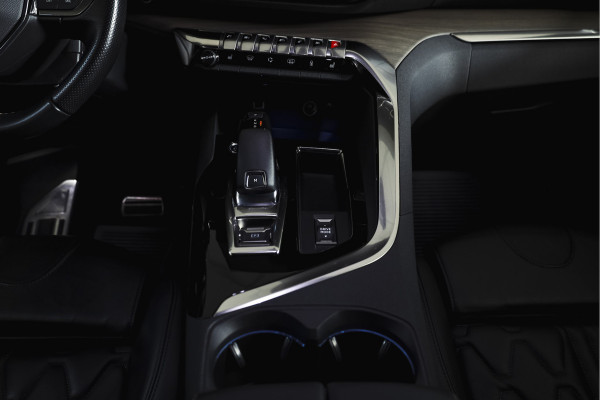 Peugeot 3008 1.6 PureTech 180 PK GT - Automaat | Afn. Trekhaak | Dig. Cockpit | Adapt. Cruise | Leder-+stoelverw. | Elek. stoelen | Camera | NAV | ECC | Elek. Klep | LM 18" |