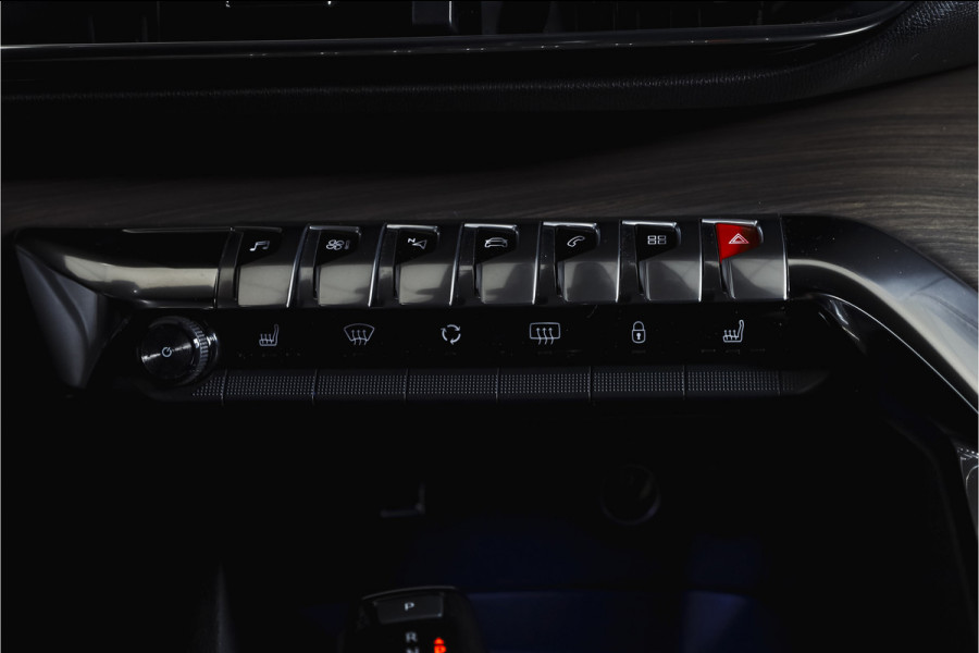 Peugeot 3008 1.6 PureTech 180 PK GT - Automaat | Afn. Trekhaak | Dig. Cockpit | Adapt. Cruise | Leder-+stoelverw. | Elek. stoelen | Camera | NAV | ECC | Elek. Klep | LM 18" |