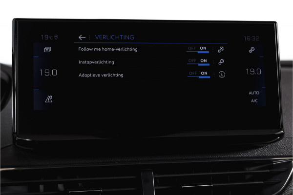 Peugeot 3008 1.6 PureTech 180 PK GT - Automaat | Afn. Trekhaak | Dig. Cockpit | Adapt. Cruise | Leder-+stoelverw. | Elek. stoelen | Camera | NAV | ECC | Elek. Klep | LM 18" |