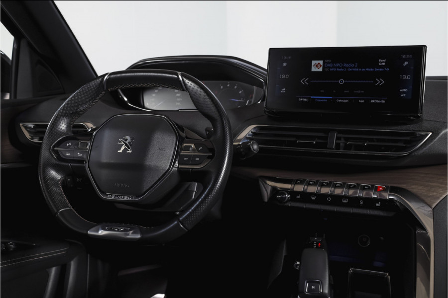 Peugeot 3008 1.6 PureTech 180 PK GT - Automaat | Afn. Trekhaak | Dig. Cockpit | Adapt. Cruise | Leder-+stoelverw. | Elek. stoelen | Camera | NAV | ECC | Elek. Klep | LM 18" |