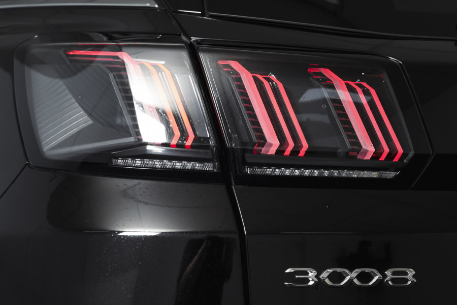 Peugeot 3008 1.6 PureTech 180 PK GT - Automaat | Afn. Trekhaak | Dig. Cockpit | Adapt. Cruise | Leder-+stoelverw. | Elek. stoelen | Camera | NAV | ECC | Elek. Klep | LM 18" |