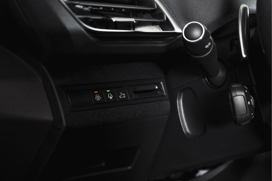 Peugeot 3008 1.6 PureTech 180 PK GT - Automaat | Afn. Trekhaak | Dig. Cockpit | Adapt. Cruise | Leder-+stoelverw. | Elek. stoelen | Camera | NAV | ECC | Elek. Klep | LM 18" |