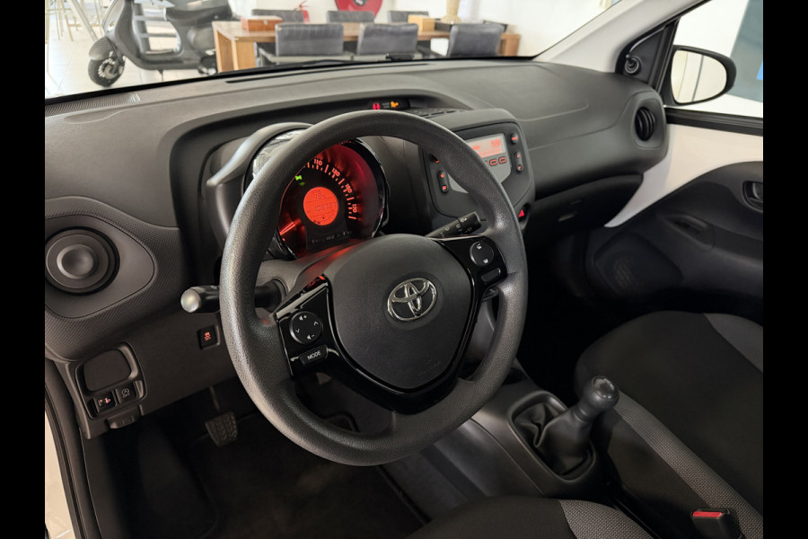 Toyota Aygo 1.0 VVT-i x-fun 5 Drs Airco /
