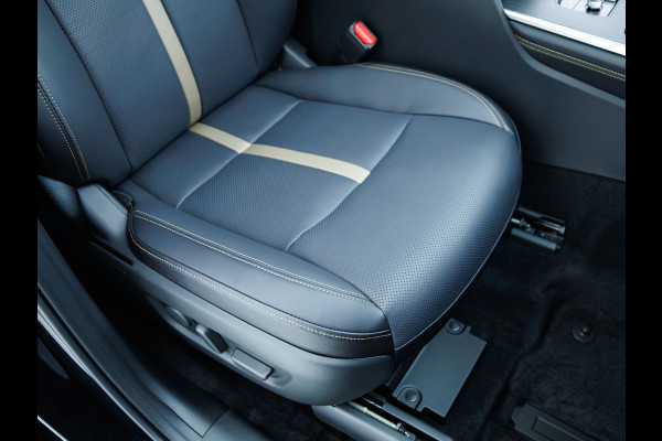 Mazda CX-80 2.5 e-SkyActiv PHEV Homura Plus 7 Pers. | Nieuw! | Panoramadak | Leer | Bose Audio | Stoelkoeling | Stoel-Stuur- Achterbankverwarming, 360 Camera, Adaptive Cruise, Head-Up, Keyless