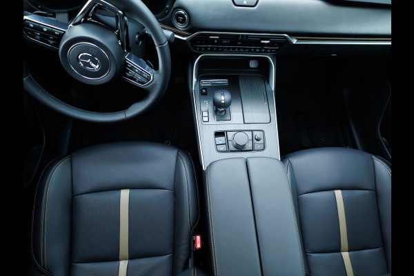 Mazda CX-80 2.5 e-SkyActiv PHEV Homura Plus 7 Pers. | Nieuw! | Panoramadak | Leer | Bose Audio | Stoelkoeling | Stoel-Stuur- Achterbankverwarming, 360 Camera, Adaptive Cruise, Head-Up, Keyless