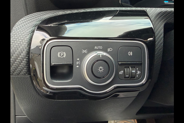 Mercedes-Benz A-Klasse 250 e Business Line Limousine Automaat 218 Pk | Panoramadak | Navigatie | Climate | Cruise control | 19".