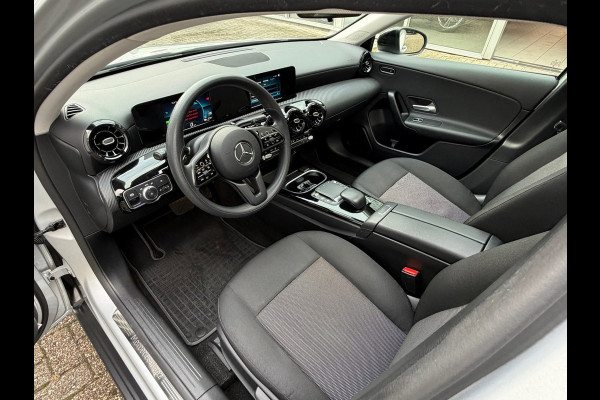 Mercedes-Benz A-Klasse 250 e Business Line Limousine Automaat 218 Pk | Panoramadak | Navigatie | Climate | Cruise control | 19".