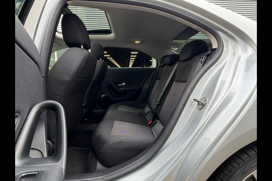 Mercedes-Benz A-Klasse 250 e Business Line Limousine Automaat 218 Pk | Panoramadak | Navigatie | Climate | Cruise control | 19".