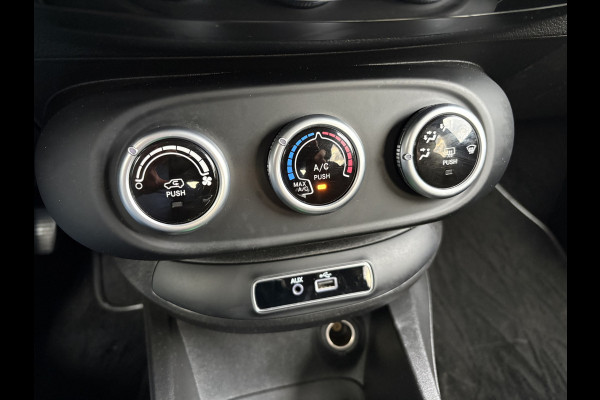Fiat 500X Cross 1.4 Turbo MultiAir S-Design Cross Airco - Parkeersensor achter - Navigatie - Cruise control - Bluetooth - Dakrails - Radio - Licht metalen velgen 19 inch - Start/stop systeem - Lederen/stof bekleding - Elektrische ramen - Extra getint glas achter -  Keyless entry