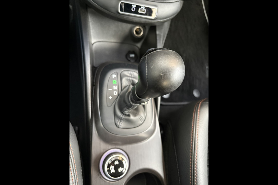 Fiat 500X Cross 1.4 Turbo MultiAir S-Design Cross Airco - Parkeersensor achter - Navigatie - Cruise control - Bluetooth - Dakrails - Radio - Licht metalen velgen 19 inch - Start/stop systeem - Lederen/stof bekleding - Elektrische ramen - Extra getint glas achter -  Keyless entry