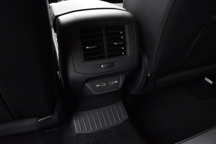 Volkswagen T-Roc 1.5 150pk TSI|ACC|Carplay|als nieuw!