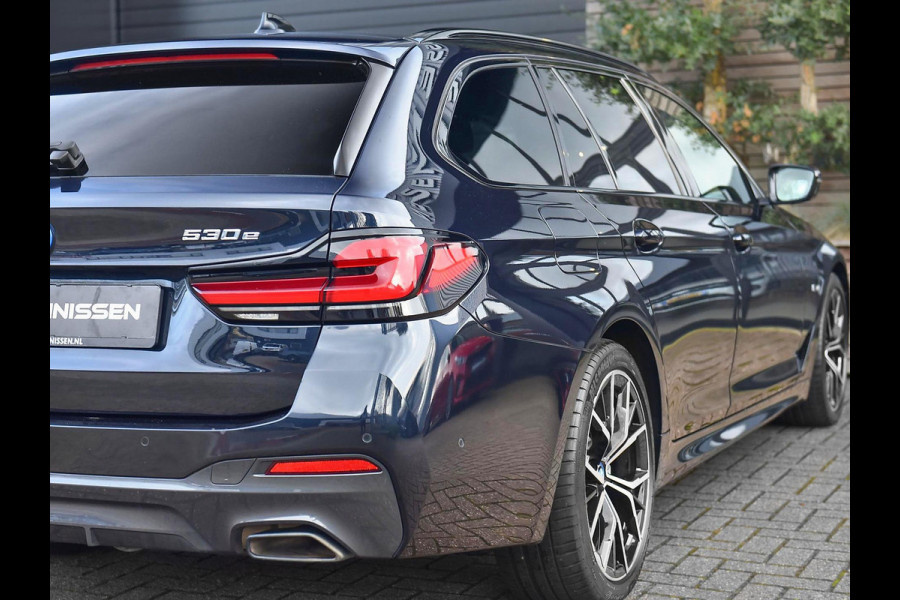 BMW 5 Serie 530e xDrive Business M-sport Laser ACC Leren bekleding 19 inch velgen Trekhaak