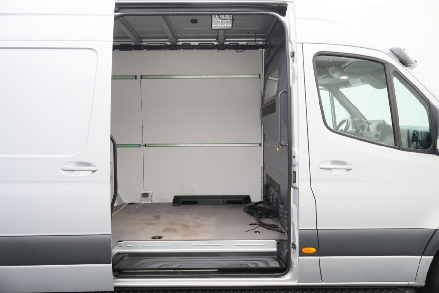 Mercedes-Benz Sprinter 316 2.2 CDI Aut. L2H2 Standkachel, LED, Camera, Cruise, Apple Carplay, Airco, Zonneklep, Trekhaak, 18''