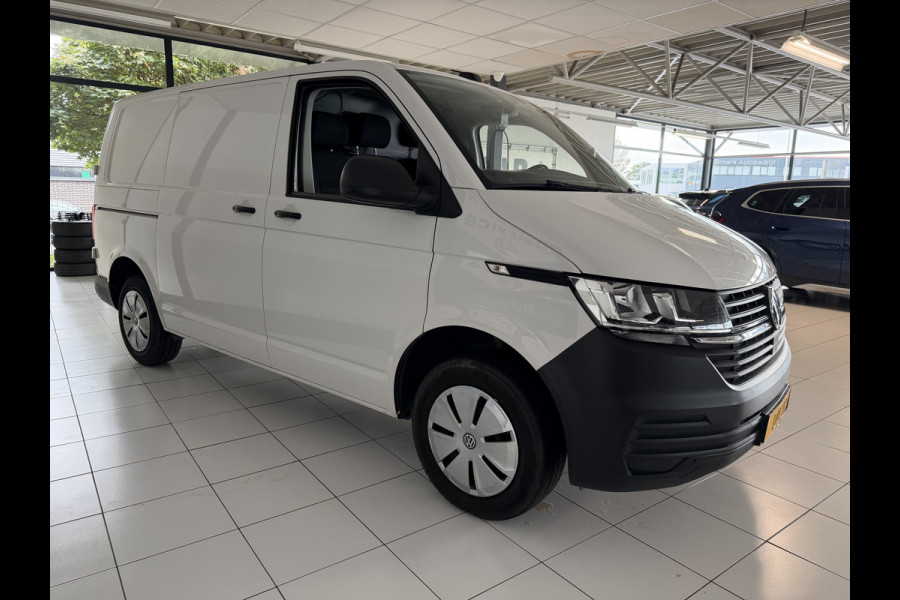 Volkswagen Transporter 2.0 TDI L1H1 Automaat Airco /carplay / Camera / 3 zits / Trekhaak