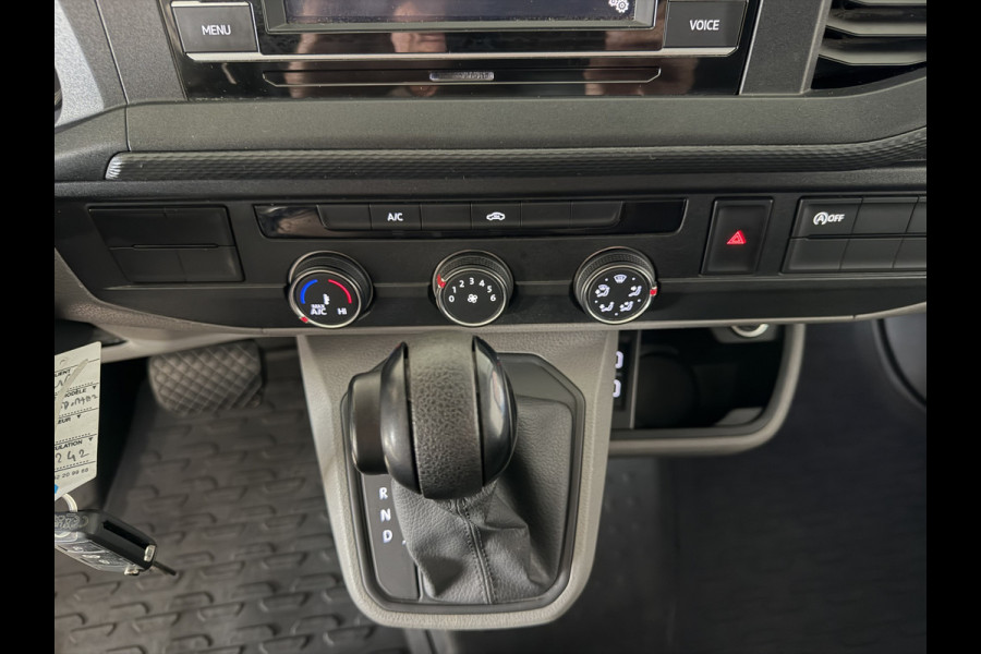 Volkswagen Transporter 2.0 TDI L1H1 Automaat Airco /carplay / Camera / 3 zits / Trekhaak