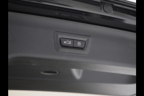 BMW 5 Serie Touring 530e | Leder | Trekhaak | Keyless | Camera | Sfeerlicht | Dodehoek | Cruise | Carplay