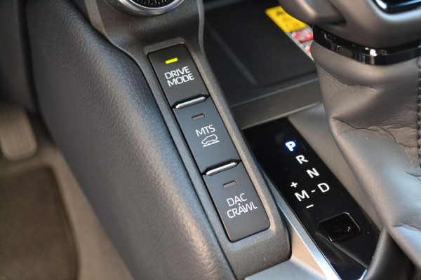 Toyota Land Cruiser 2.8 D-4D Hybrid Navigator Van