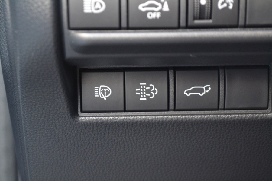 Toyota Land Cruiser 2.8 D-4D Hybrid Navigator Van