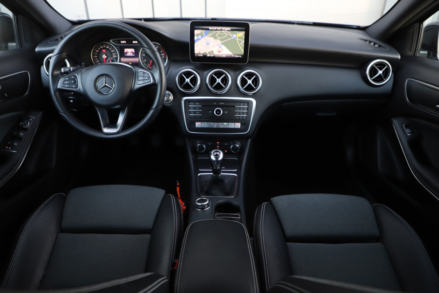Mercedes-Benz A-Klasse 180 Business Solution | Led | Stoelverwarming | Cruise-control | Apple-carplay | Camera | Startknop | Facelift | NL-Auto | 2018.
