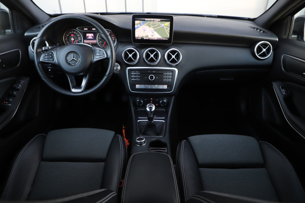 Mercedes-Benz A-Klasse 180 Business Solution | Led | Stoelverwarming | Cruise-control | Apple-carplay | Camera | Startknop | Facelift | NL-Auto | 2018.