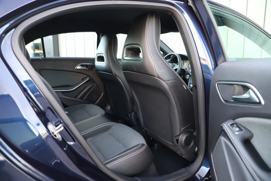 Mercedes-Benz A-Klasse 180 Business Solution | Led | Stoelverwarming | Cruise-control | Apple-carplay | Camera | Startknop | Facelift | NL-Auto | 2018.