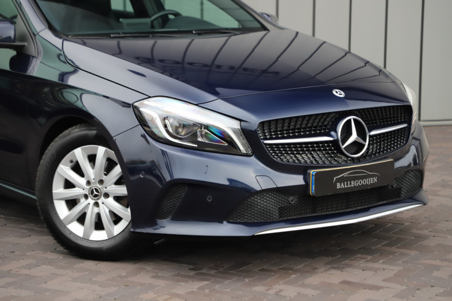 Mercedes-Benz A-Klasse 180 Business Solution | Led | Stoelverwarming | Cruise-control | Apple-carplay | Camera | Startknop | Facelift | NL-Auto | 2018.