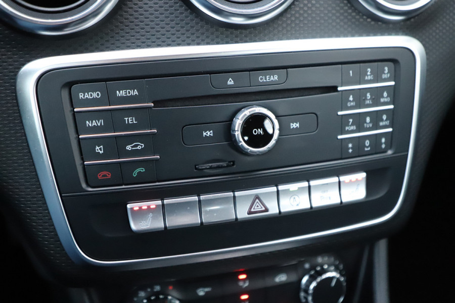 Mercedes-Benz A-Klasse 180 Business Solution | Led | Stoelverwarming | Cruise-control | Apple-carplay | Camera | Startknop | Facelift | NL-Auto | 2018.