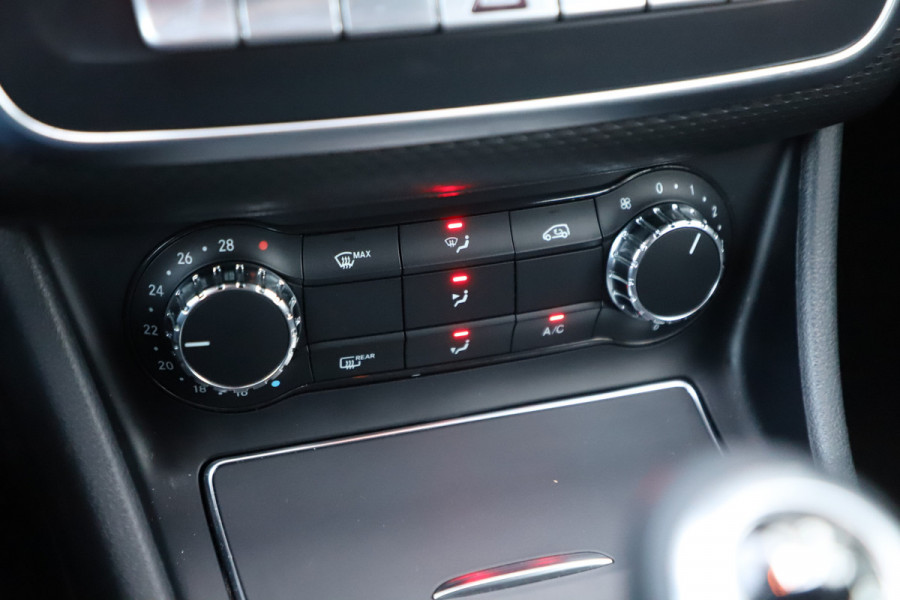 Mercedes-Benz A-Klasse 180 Business Solution | Led | Stoelverwarming | Cruise-control | Apple-carplay | Camera | Startknop | Facelift | NL-Auto | 2018.